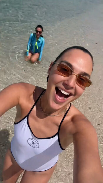 Full leaked Gal gadot private photo