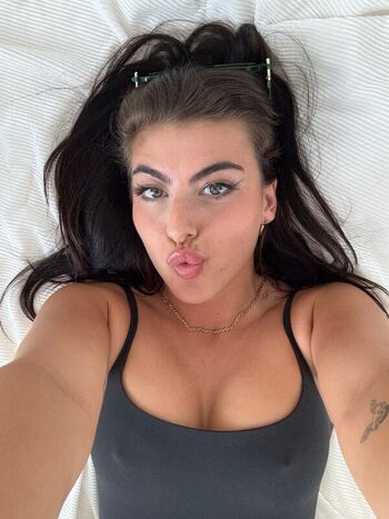 Full leaked Gal ritchie page private photo