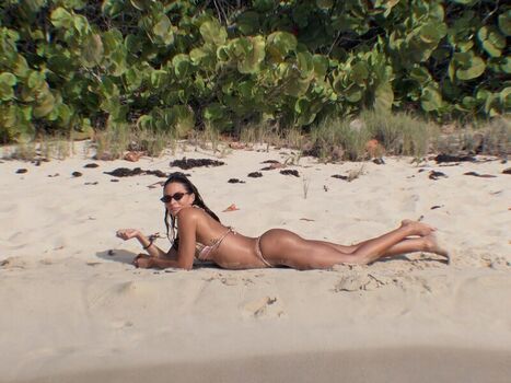 Full leaked Genesis rodriguez private photo