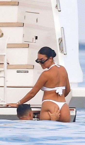Full leaked Georgina ronaldo private photo