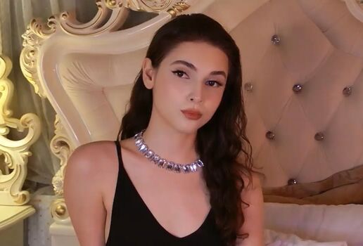Full leaked Gigi davs private photo