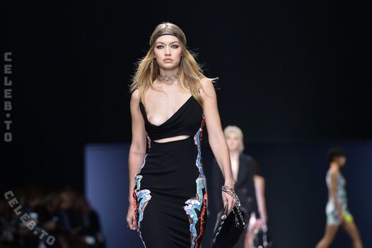 Full leaked Gigi hadid private photo