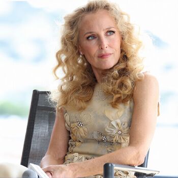 Full leaked Gillian anderson private photo