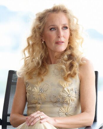 Full leaked Gillian anderson private photo