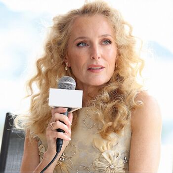 Full leaked Gillian anderson private photo