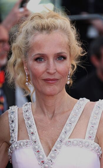 Full leaked Gillian anderson private photo