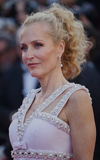 Full leaked Gillian anderson private photo