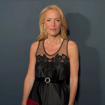 Full leaked Gillian anderson private photo