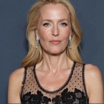 Full leaked Gillian anderson private photo