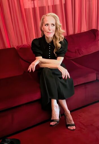 Full leaked Gillian anderson private photo