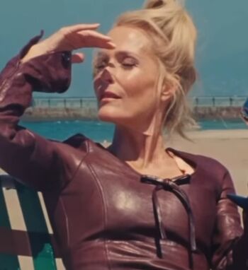Full leaked Gillian anderson private photo