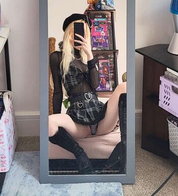 Full leaked Girls in combat and platform boots private photo