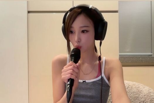 Full leaked Giselle aespa page private onlyfans photo