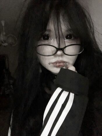 gl0myBunny