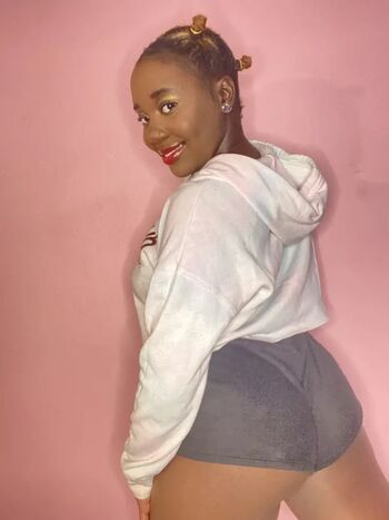 Full leaked Glamzmel private onlyfans photo