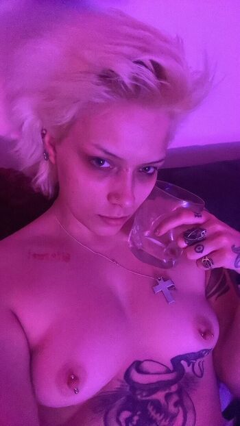 Full leaked Glitterqueen private photo