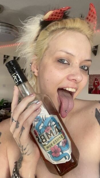 Full leaked Glitterqueen private photo