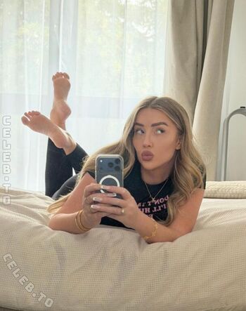 Full leaked Goddesshollyjones private photo