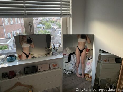 Full leaked Goddessnikit private photo