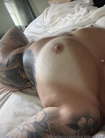 Full leaked Goldenhourgal private photo