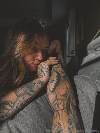 Full leaked Goldenhourgal page private onlyfans photo