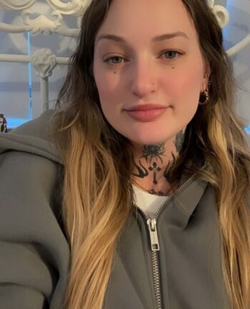 Full leaked Goth queen private photo
