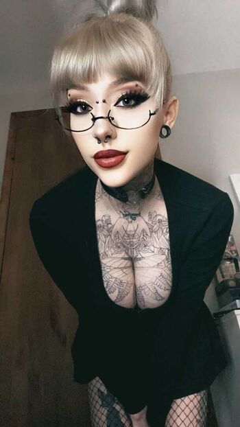 Full leaked Gothmommylilli private onlyfans photo