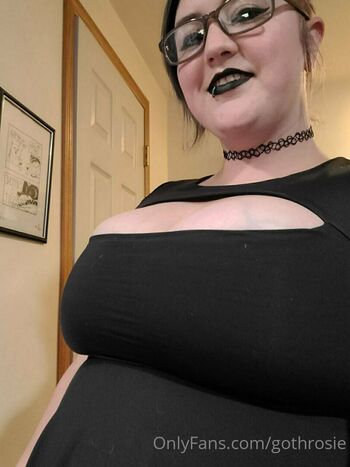 Full leaked Gothrosie private photo