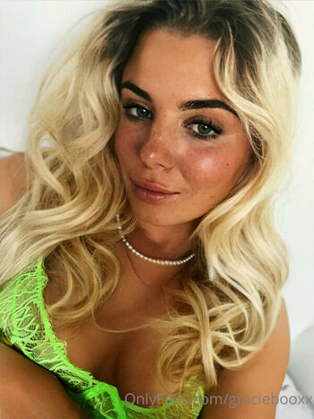Full leaked Graciebooxx page private photo