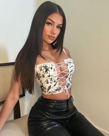 Full leaked Greek girls private onlyfans photo