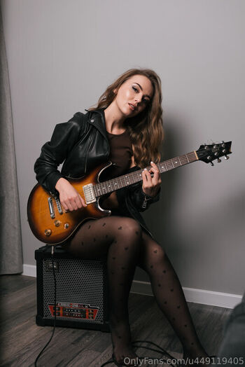 Full leaked Guitarmussebella private photo