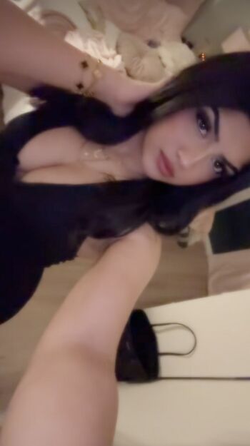 Full leaked Guneet private photo