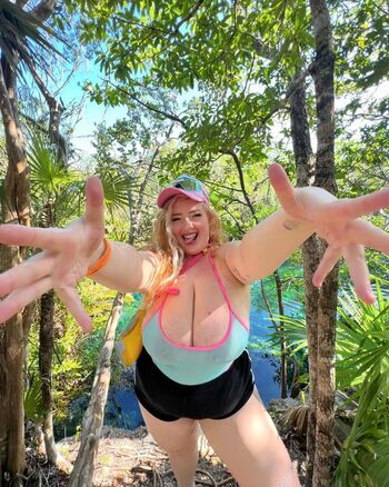 Full leaked Gwen adora private onlyfans photo