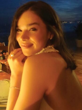Hailee Steinfeld