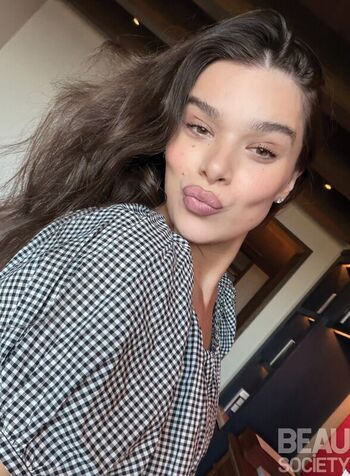 Full leaked Hailee steinfeld private photo