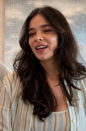 Full leaked Hailee steinfeld private photo