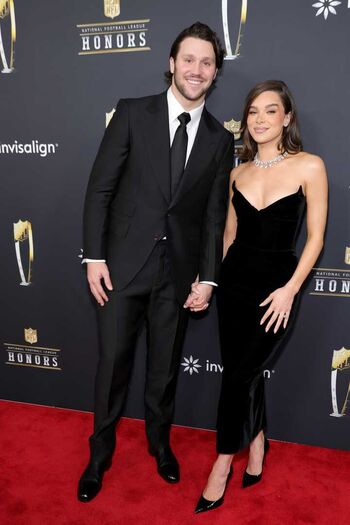 Full leaked Hailee steinfeld page private photo