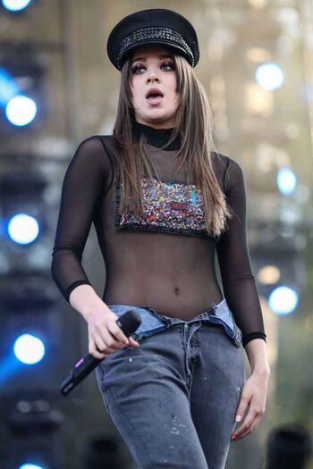 Full leaked Hailee steinfeld page private photo
