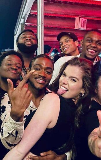 Full leaked Hailee steinfeld page private photo