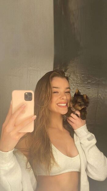 Full leaked Hailee steinfeld page private photo