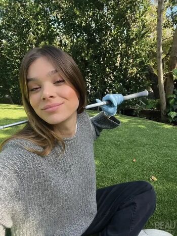 Full leaked Hailee steinfeld page private photo
