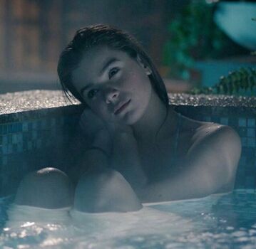 Full leaked Hailee steinfeld private photo