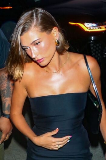 Full leaked Hailey baldwin bieber private photo