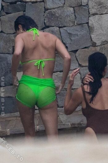 Hailey Bieber