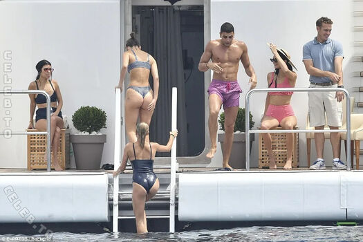 Full leaked Hailey bieber private photo
