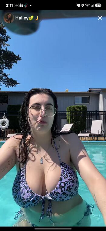 Full leaked Haileyavocad private photo