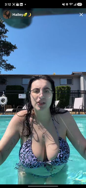 Full leaked Haileyavocad private photo