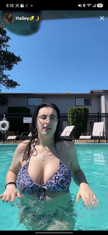 Full leaked Haileyavocad private photo