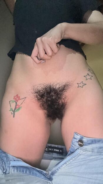 Full leaked Hairy women  page private onlyfans photo