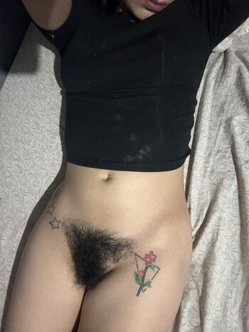Full leaked Hairy women  page private onlyfans photo